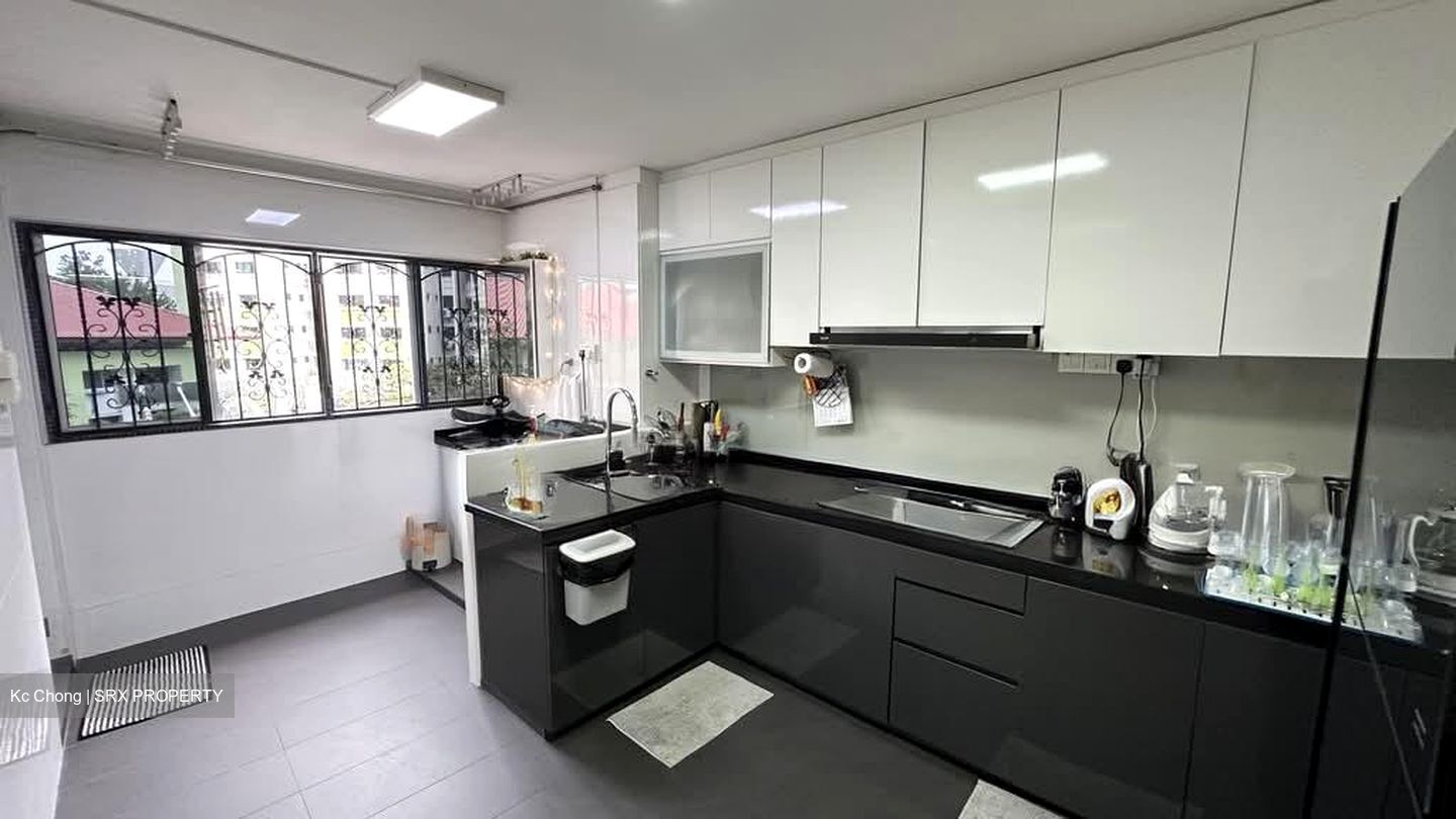 Blk 241 Jurong East Street 24 (Jurong East), HDB 3 Rooms #604908011